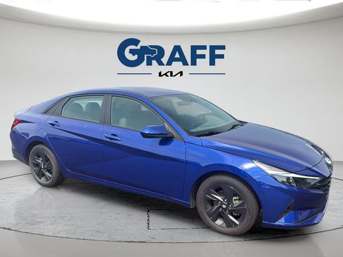 Used 2023 Hyundai Elantra SEL w/ Cargo Package FWD image 13