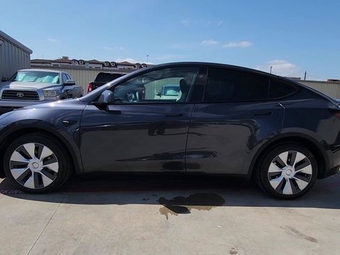 Used 2024 Tesla Model Y Long Range AWD/4WD image 5