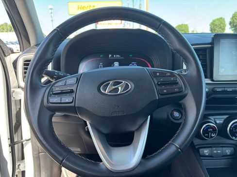 Used 2025 Hyundai Venue SEL FWD image 27