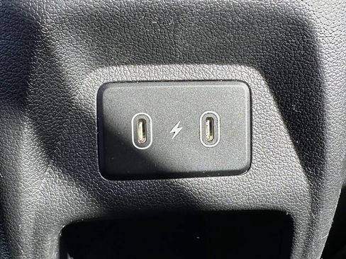 Certified 2025 Hyundai Venue SEL FWD image 17