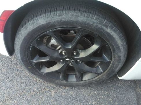 Used 2025 Chrysler Pacifica Limited FWD image 10