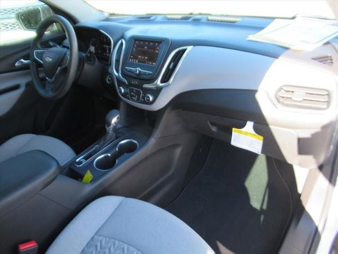 Used 2024 Chevrolet Equinox LS w/ Driver Confidence II Package image 10