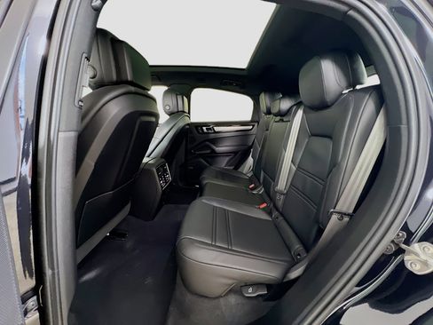 Used 2022 Porsche Cayenne Platinum Edition w/ Premium Package Plus image 26