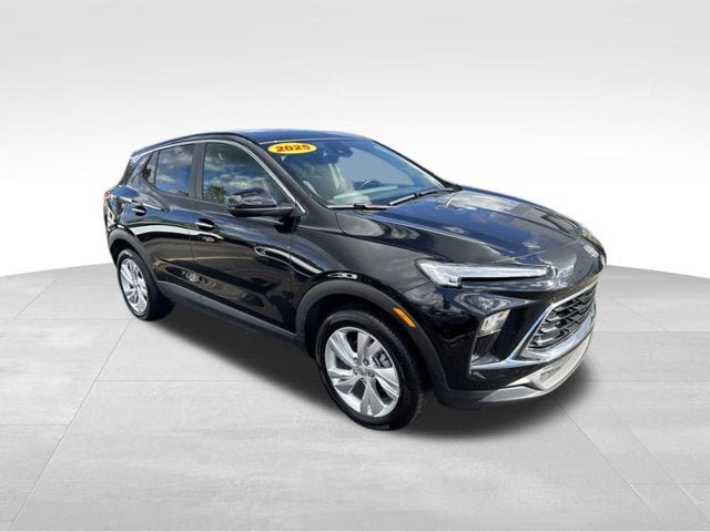 Used 2025 Buick Encore GX Preferred w/ Comfort Package AWD/4WD image 3