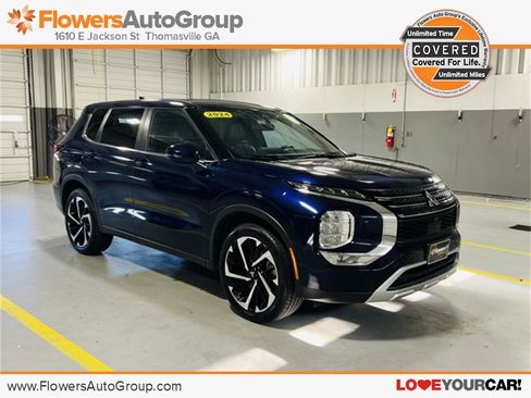 Used 2024 Mitsubishi Outlander SE image 1