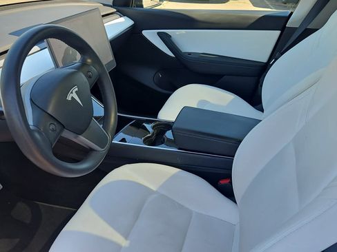 Used 2021 Tesla Model Y Performance image 14