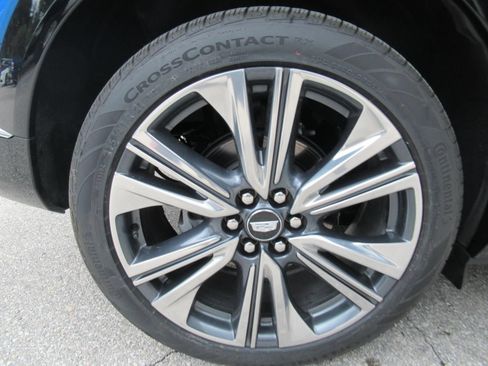 Used 2025 Cadillac Optiq Luxury 2 AWD/4WD image 9