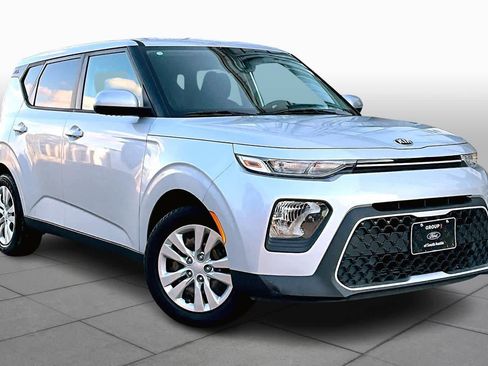 Used 2020 Kia Soul LX image 2