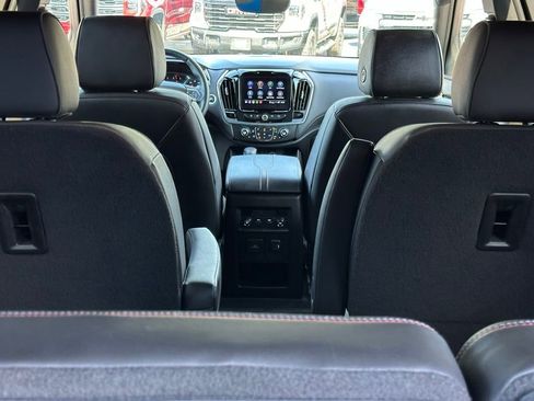 Used 2023 Chevrolet Traverse RS FWD image 9