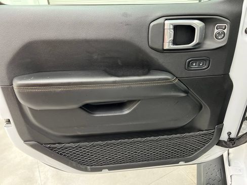 Used 2024 Jeep Wrangler Unlimited Sahara AWD/4WD image 14