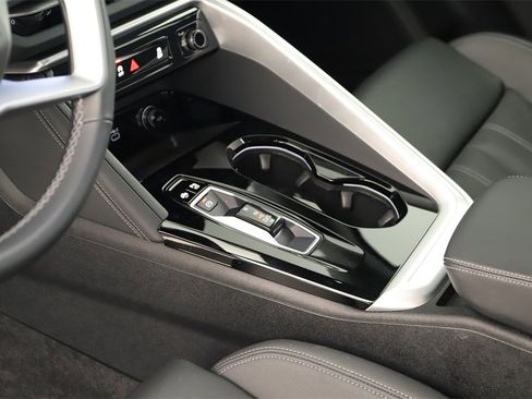 Certified 2025 Audi Q5 Prestige w/ 20" Wheel Package image 17