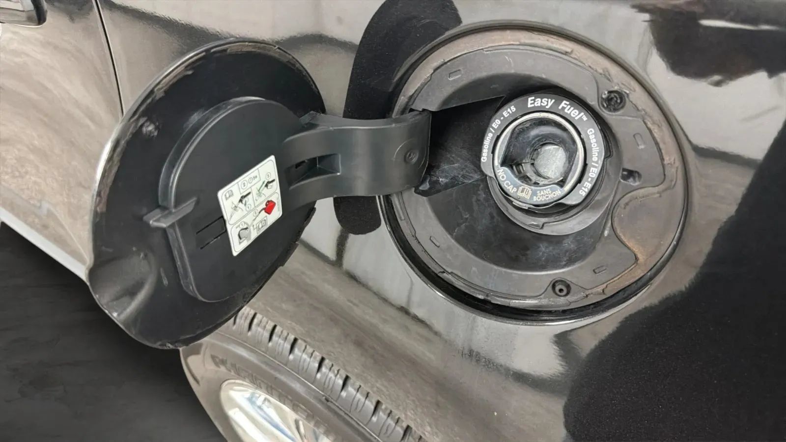 Used 2013 Ford Edge Limited FWD image 29
