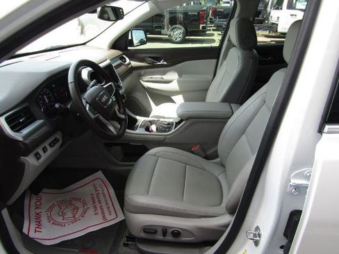 Used 2023 GMC Acadia SLT w/ Technology Package FWD image 30