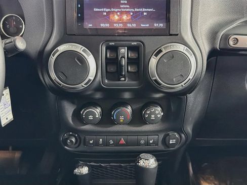 Used 2013 Jeep Wrangler Unlimited Sahara w/ Dual Top Group AWD/4WD image 16