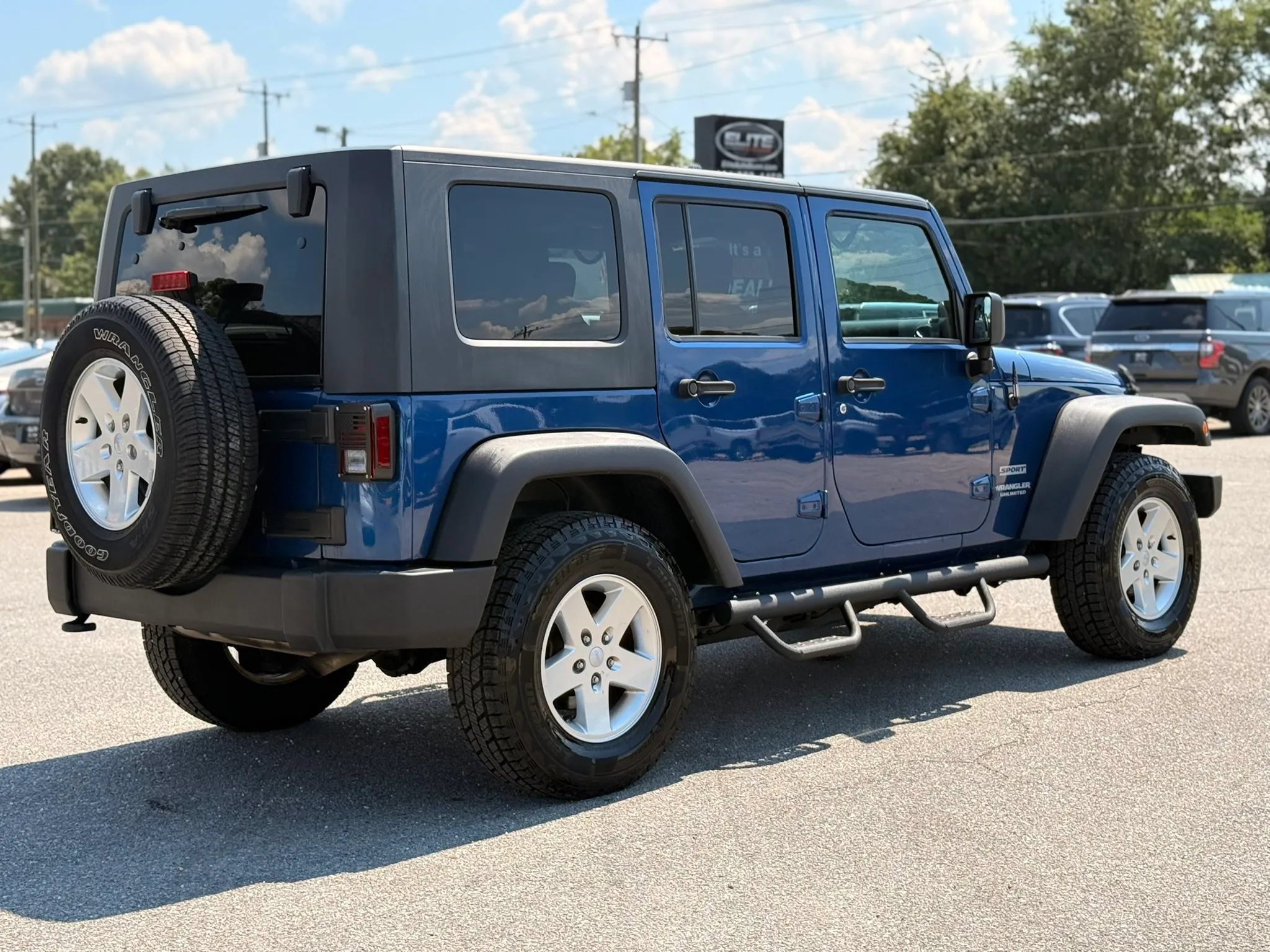 Used 2010 Jeep Wrangler Unlimited Sport AWD/4WD image 9