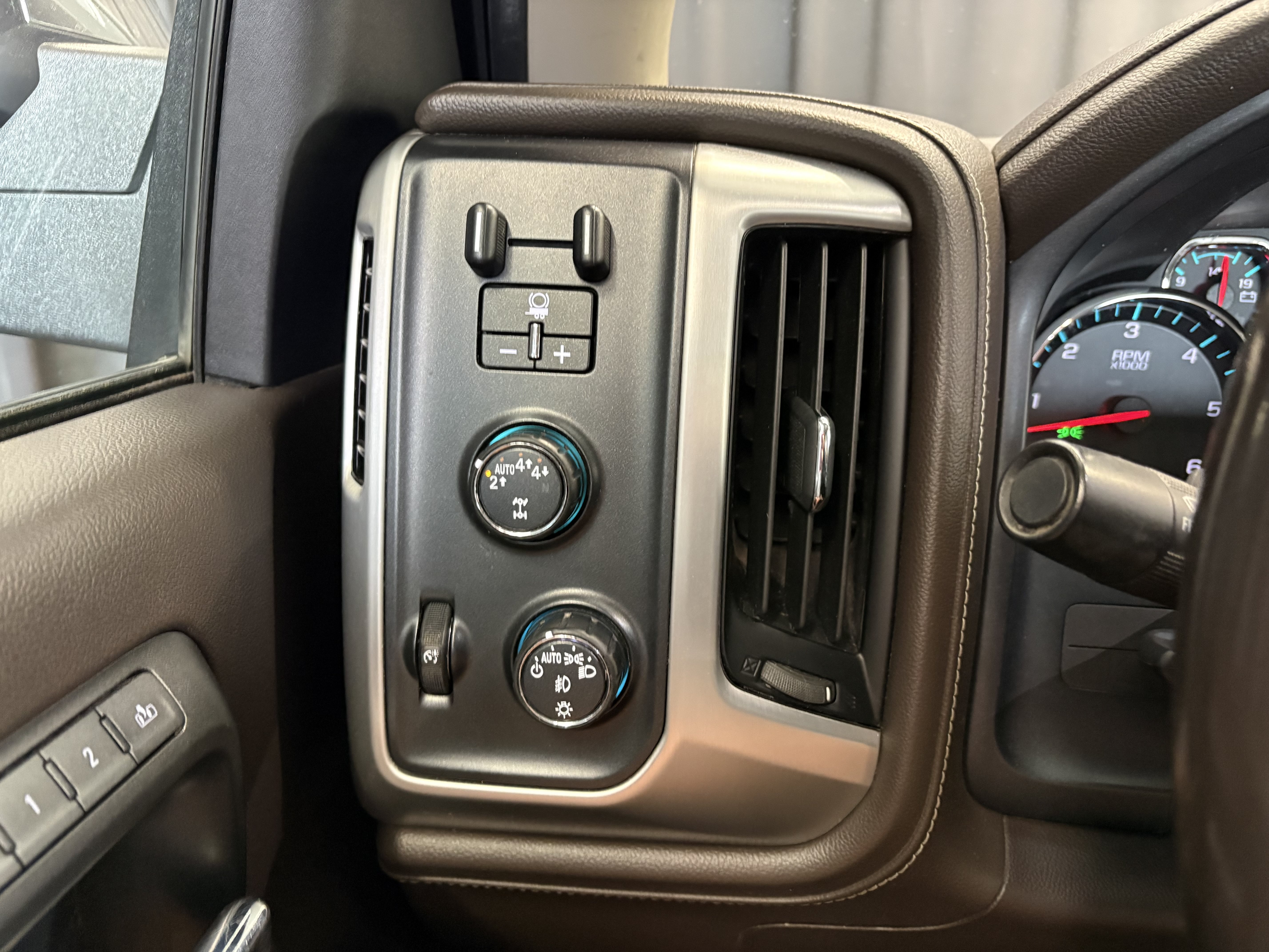 Used 2018 GMC Sierra 1500 SLT w/ Texas SLT Premium Package AWD/4WD image 28