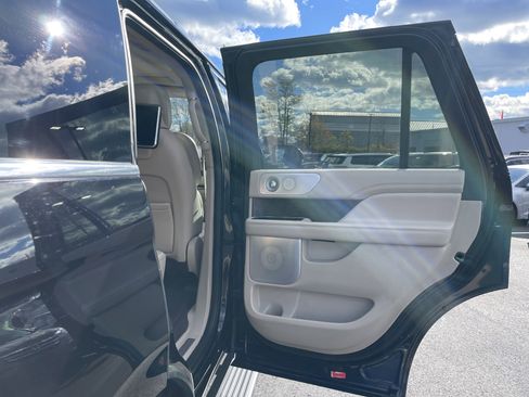 Used 2019 Lincoln Navigator Reserve w/ Cargo Package image 16