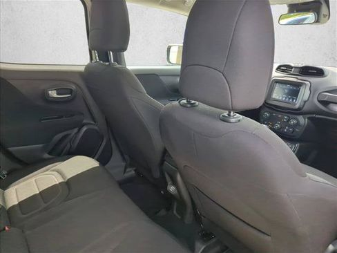 Used 2021 Jeep Renegade Latitude FWD image 20