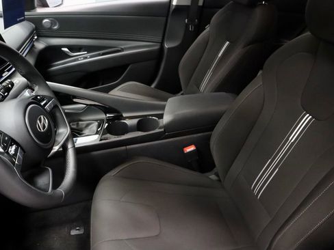 Certified 2025 Hyundai Elantra SEL FWD image 23