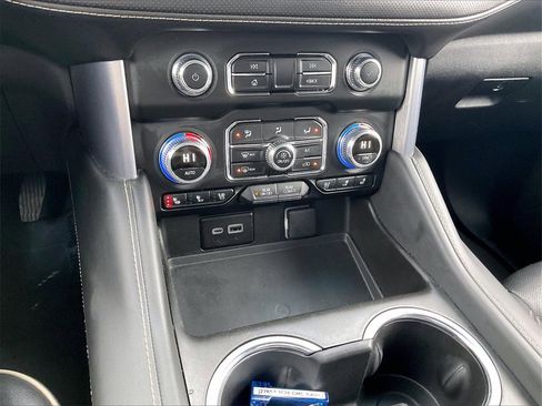 Used 2024 GMC Yukon XL SLT image 25