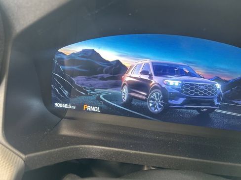 Used 2025 Ford Explorer Active AWD/4WD image 4