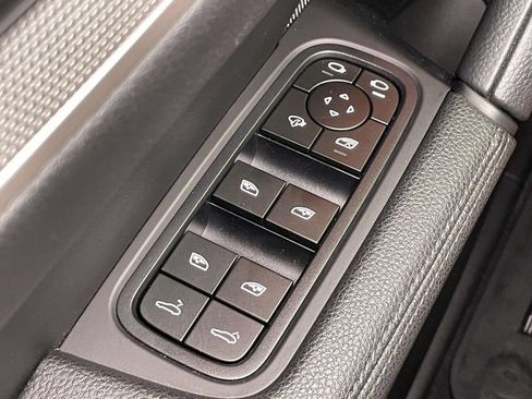 Certified 2025 Porsche Cayenne AWD/4WD image 36