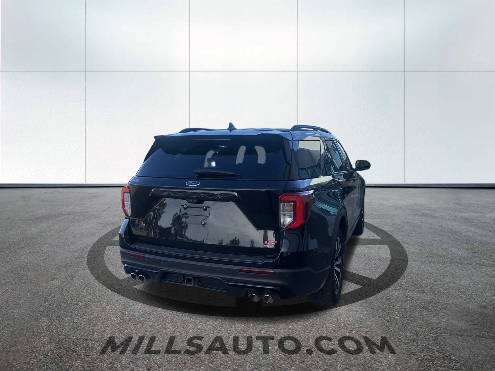 Used 2023 Ford Explorer ST RWD image 4