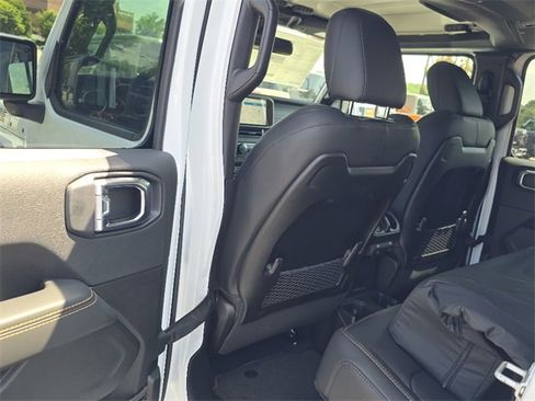 New 2025 Jeep Gladiator Sport image 5