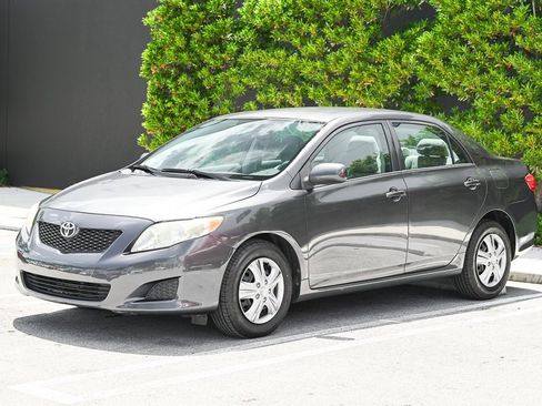 Used 2010 Toyota Corolla LE image 1