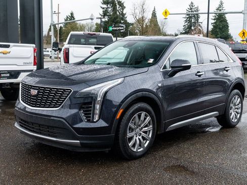 Used 2024 Cadillac XT4 Premium Luxury image 3