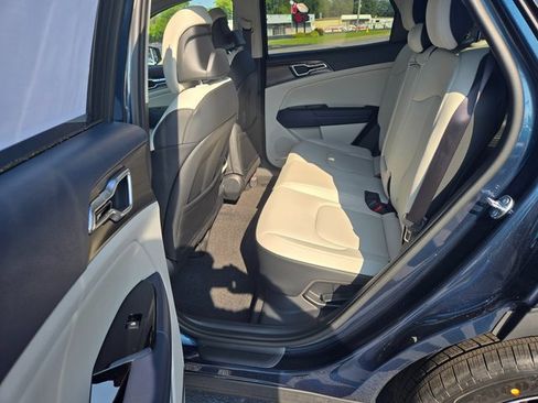 New 2025 Kia Sportage EX image 19