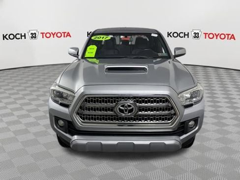 Used 2017 Toyota Tacoma TRD Sport w/ Tow Package (A/T) image 2