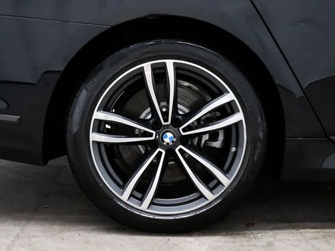 Used 2022 BMW 750i xDrive w/ Luxury Rear Seating Package image 10