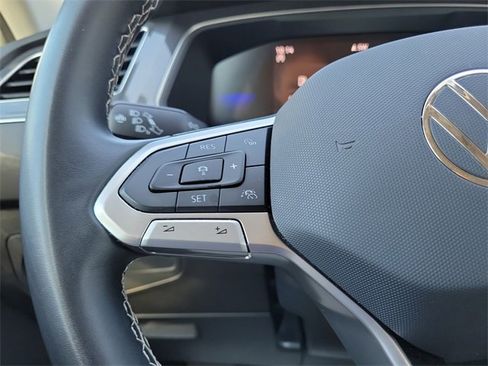 Used 2023 Volkswagen Tiguan SE image 15