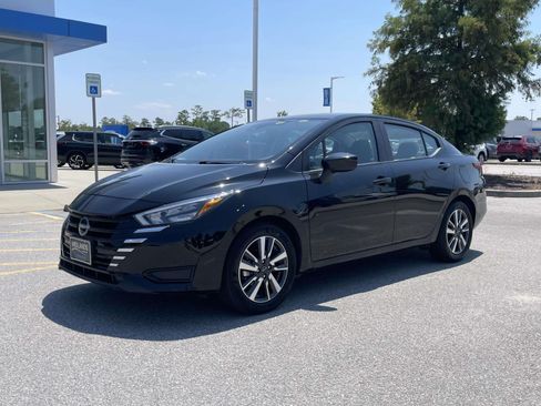 Used 2025 Nissan Versa SV FWD image 3