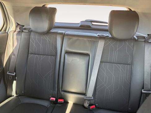 Used 2022 Chevrolet Trax LT w/ LT Convenience Package image 13