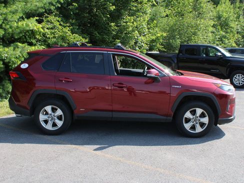 Used 2021 Toyota RAV4 LE AWD/4WD image 5