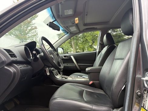 Used 2013 Toyota Highlander SE AWD/4WD image 10