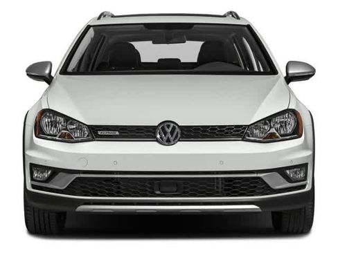 Used 2017 Volkswagen Golf Alltrack S image 4