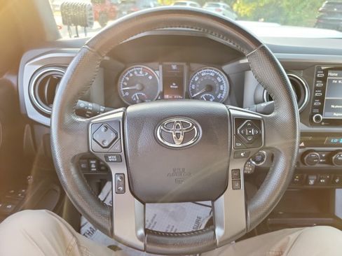 Used 2021 Toyota Tacoma TRD Sport w/ Technology Package AWD/4WD image 15