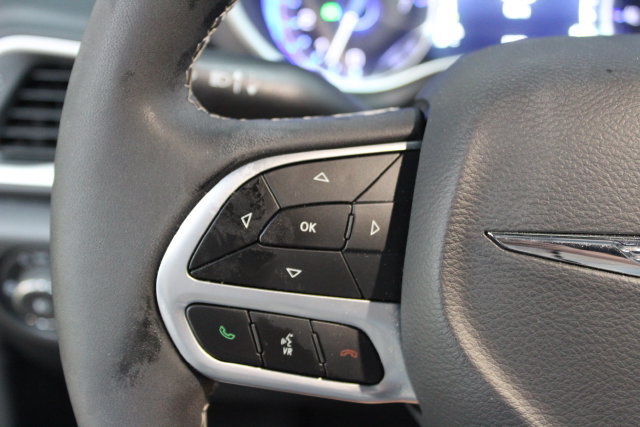 Used 2026 Chrysler Pacifica Select FWD image 16