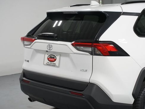Used 2025 Toyota RAV4 XLE FWD image 9
