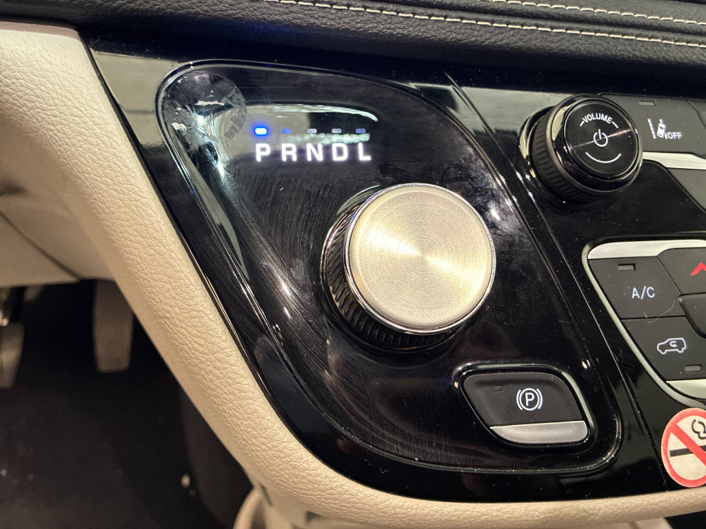 Used 2024 Chrysler Pacifica Limited FWD image 22