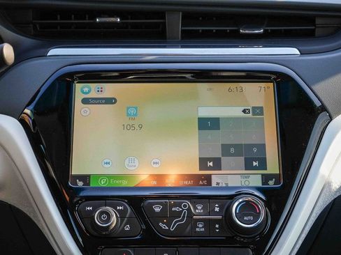 Used 2019 Chevrolet Bolt Premier FWD image 14