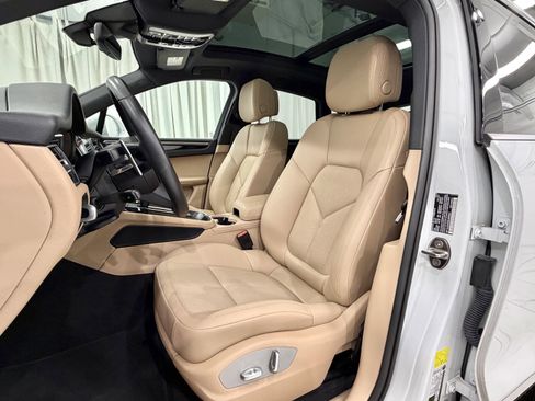 Certified 2025 Porsche Macan image 28
