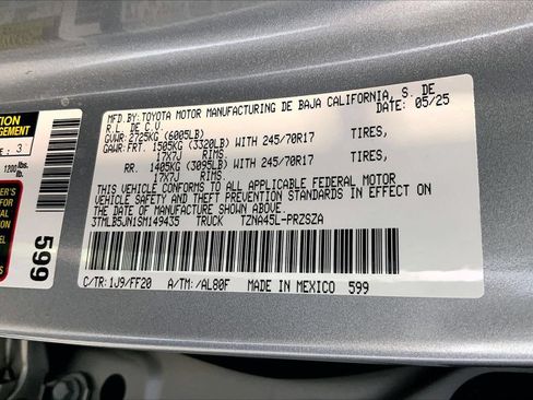 Used 2025 Toyota Tacoma SR5 AWD/4WD image 33