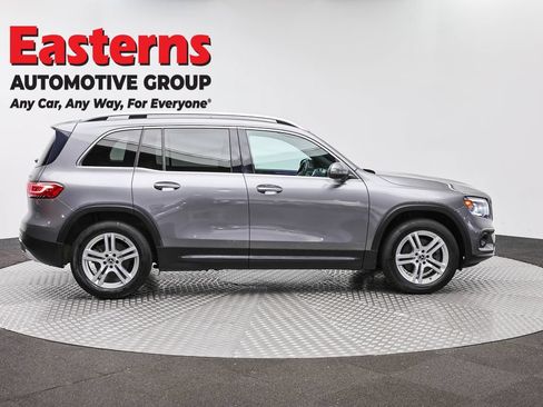 Used 2021 Mercedes-Benz GLB 250 4MATIC image 3