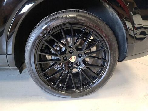 Used 2023 Porsche Cayenne S w/ Premium Package Plus image 14