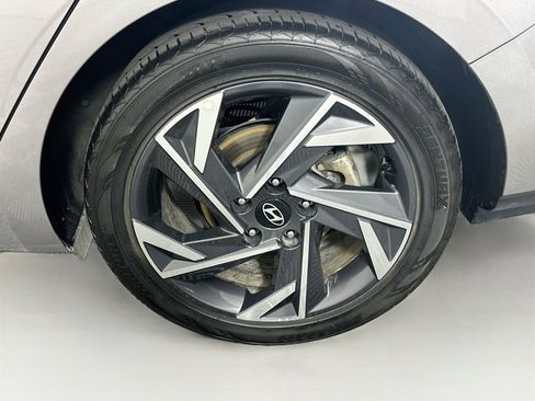 Used 2024 Hyundai Elantra Limited FWD image 11