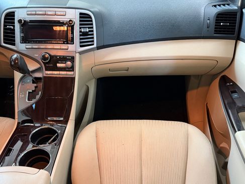 Used 2011 Toyota Venza image 18